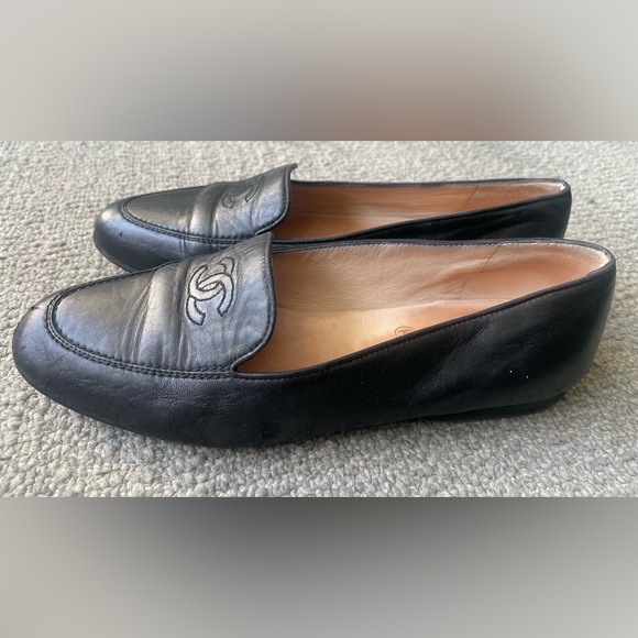 CHANEL Vintage Woman’s Black Lambskin Loafers - Picture 9 of 14